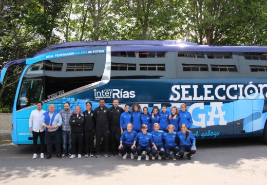 As xogadoras da Selección Galega Infantil de Fútbol Sala visitan o colexio Jaime Balmes